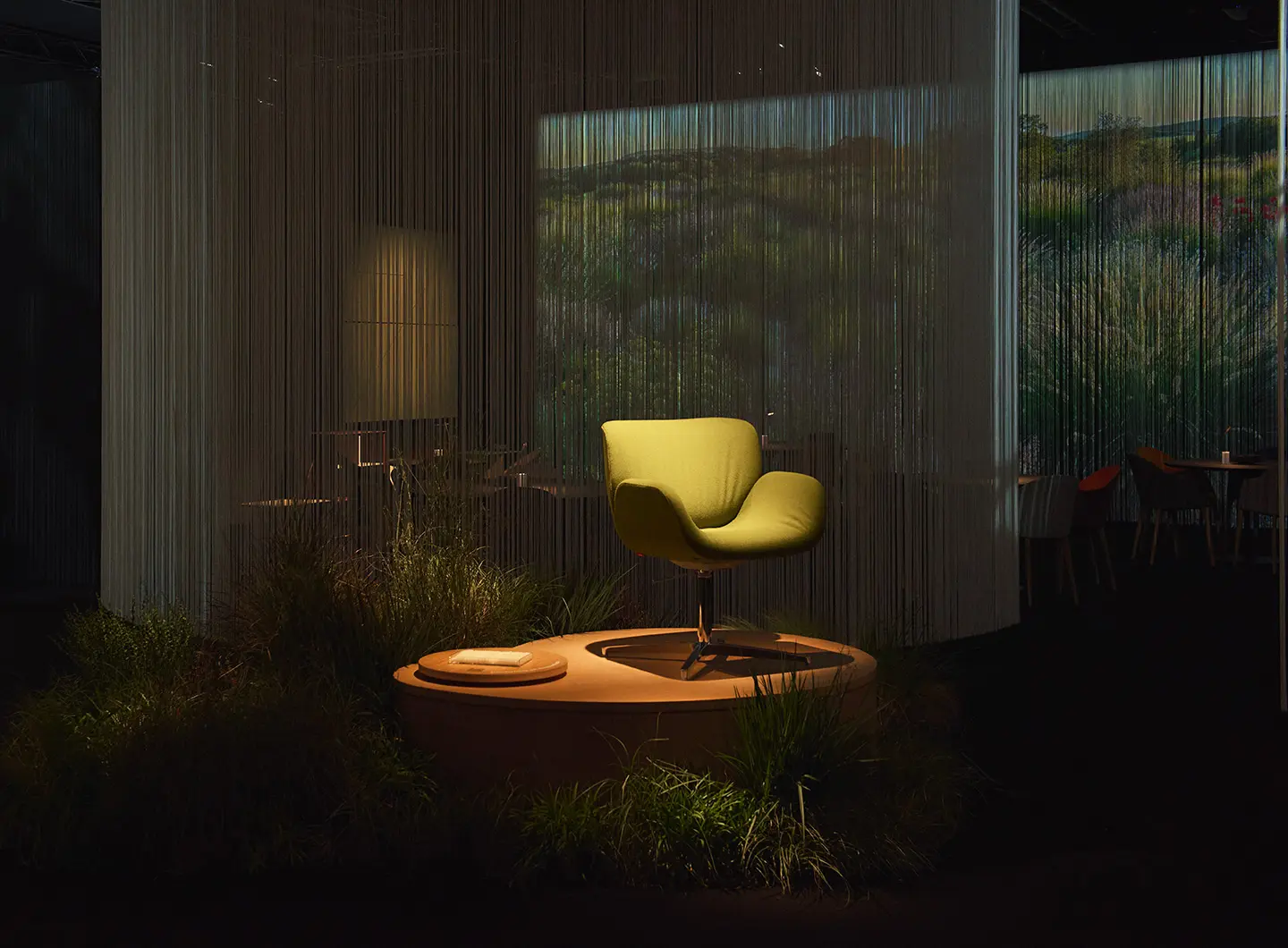 Arper 展台现场：Redefining Beauty 中央展区或 vignette 生活场景