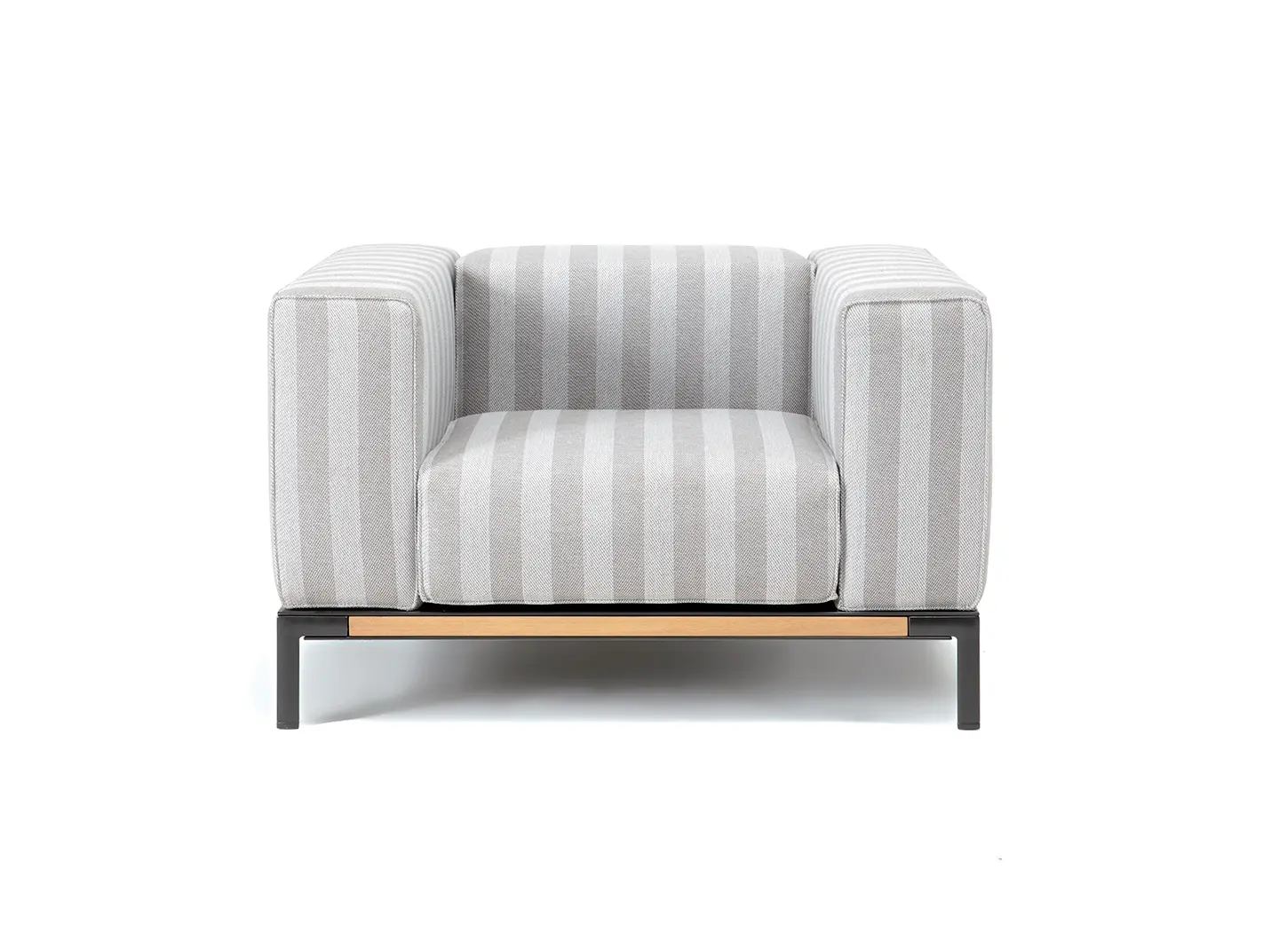 Minotti Florida 户外座椅系统在游艇甲板上
