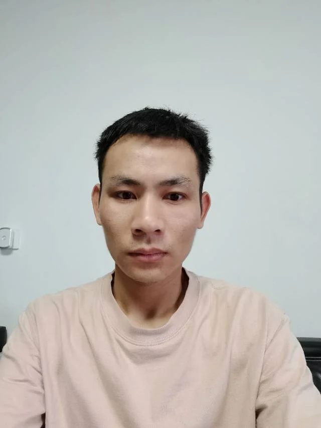 代功胜生活照