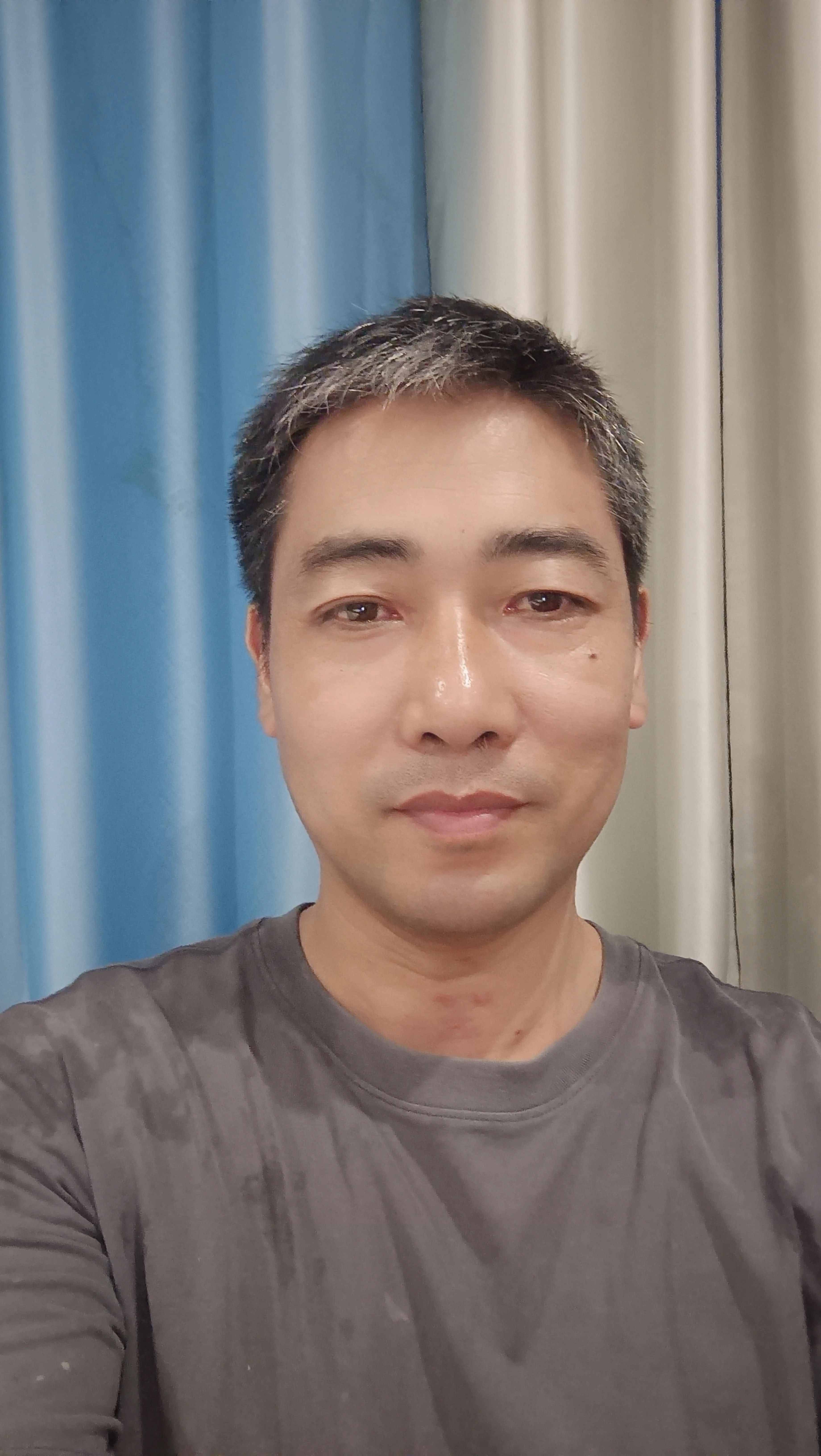 叶志荣生活照