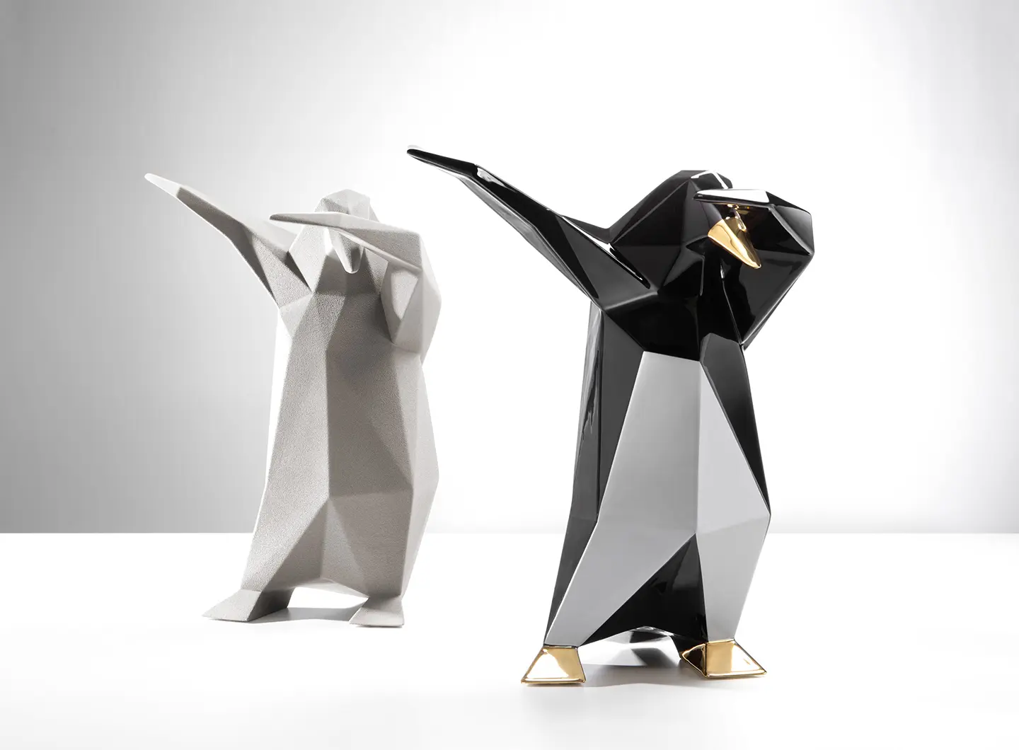 Elena Salmistraro 的 Primates 或 Jaime Hayon 的 HopeBird