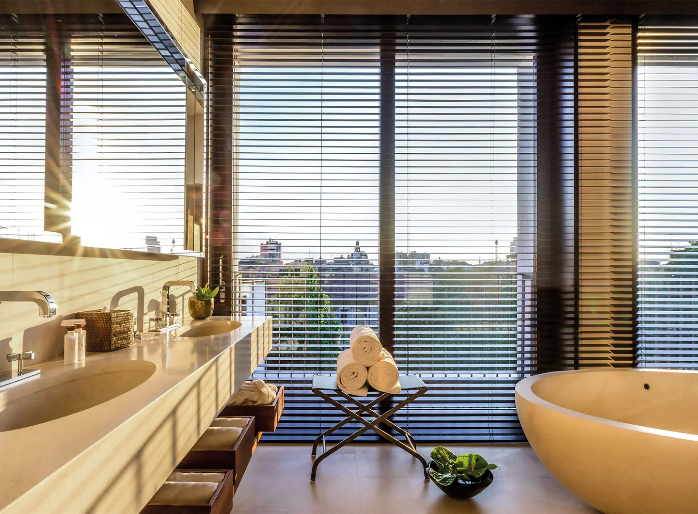 Bulgari Hotel Milano 顶层套房与城市景观