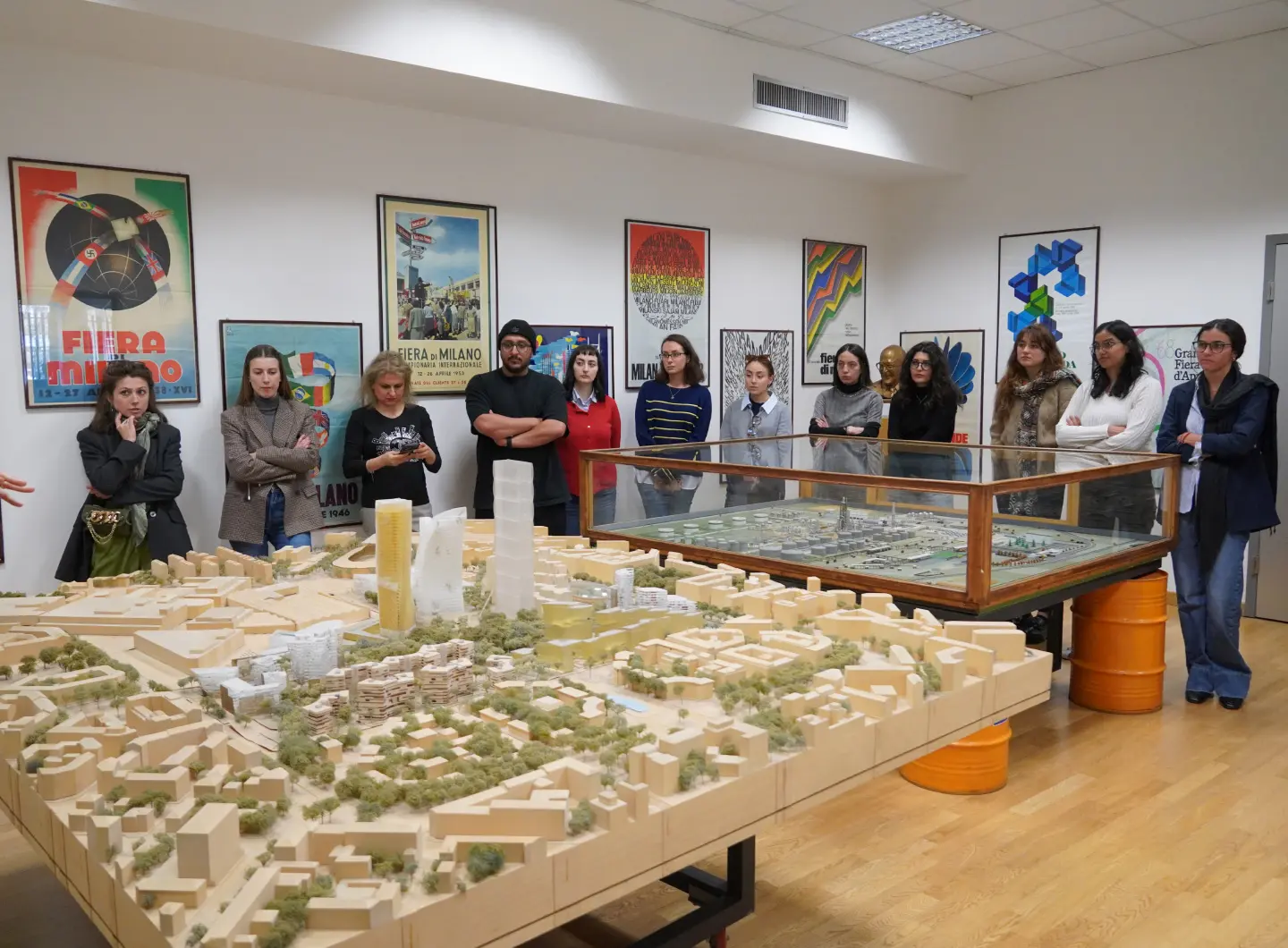 米兰展会现场或展会搭建工作场景