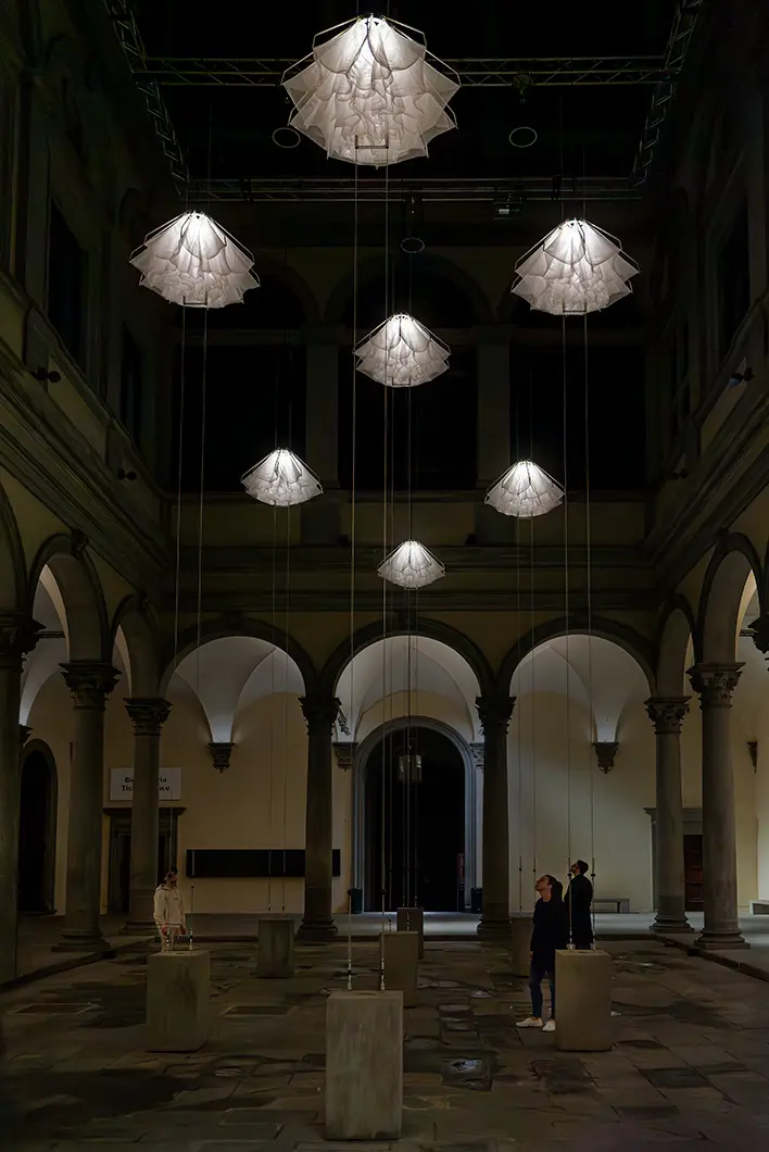 博洛尼亚 Palazzo Fava 的 Ai Weiwei 个展现场，装置或雕塑作品