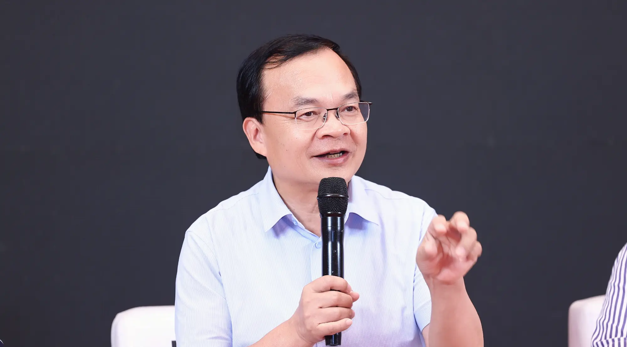 [方学平董事长，2026年8月25日，浙江省杭州市滨江区，华东艺术涂装网]
