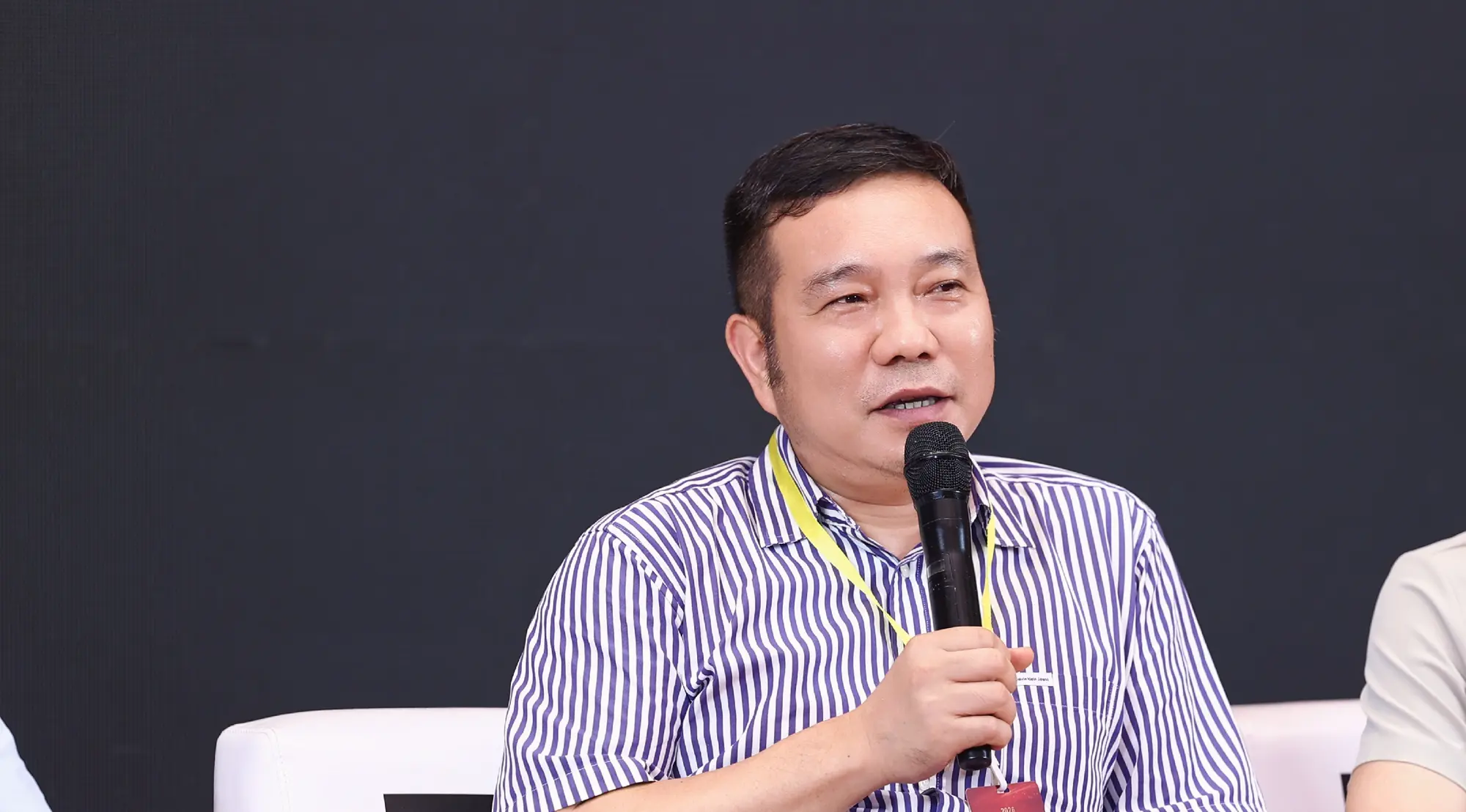 [金平总经理，2026年8月25日，浙江省杭州市滨江区，华东艺术涂装网]
