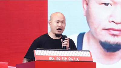 实操观摩：钱家飞现场演绎金属漆肌理，无名之作5000元落槌