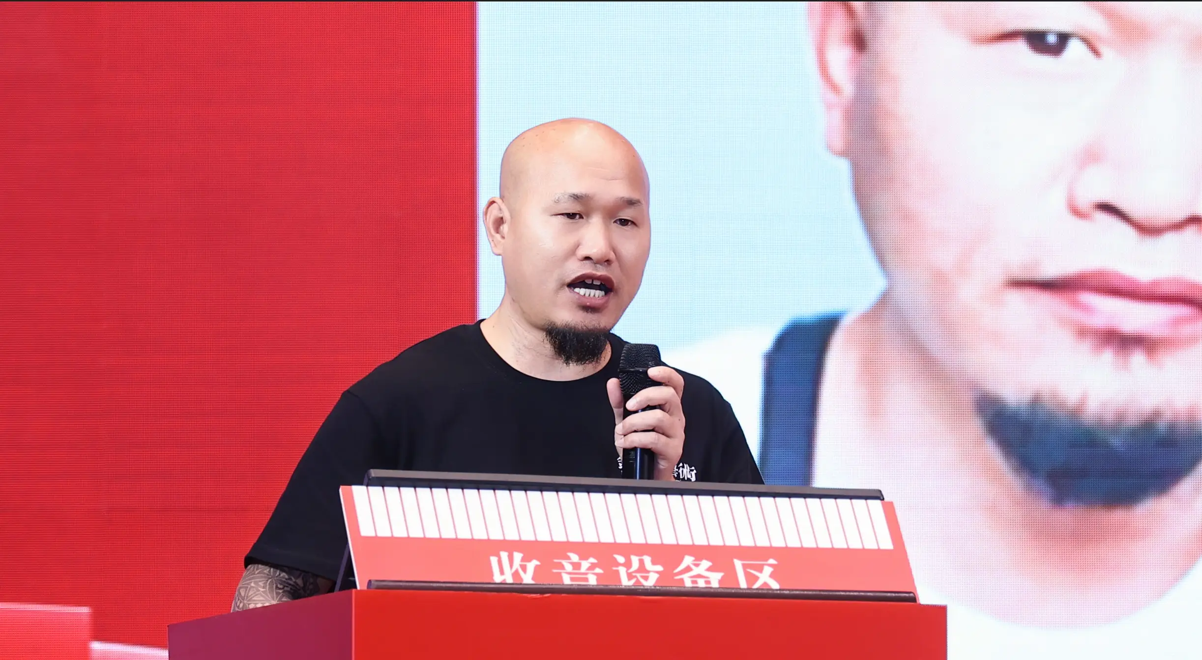 [8月25日下午，2026华东艺术涂装高质量发展论坛迎来实操观摩环节，2026年8月25日，浙江省杭州市滨江区，华东艺术涂装网]