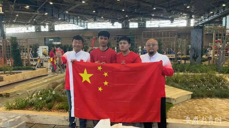 园艺项目参赛选手闫志广在比赛现场