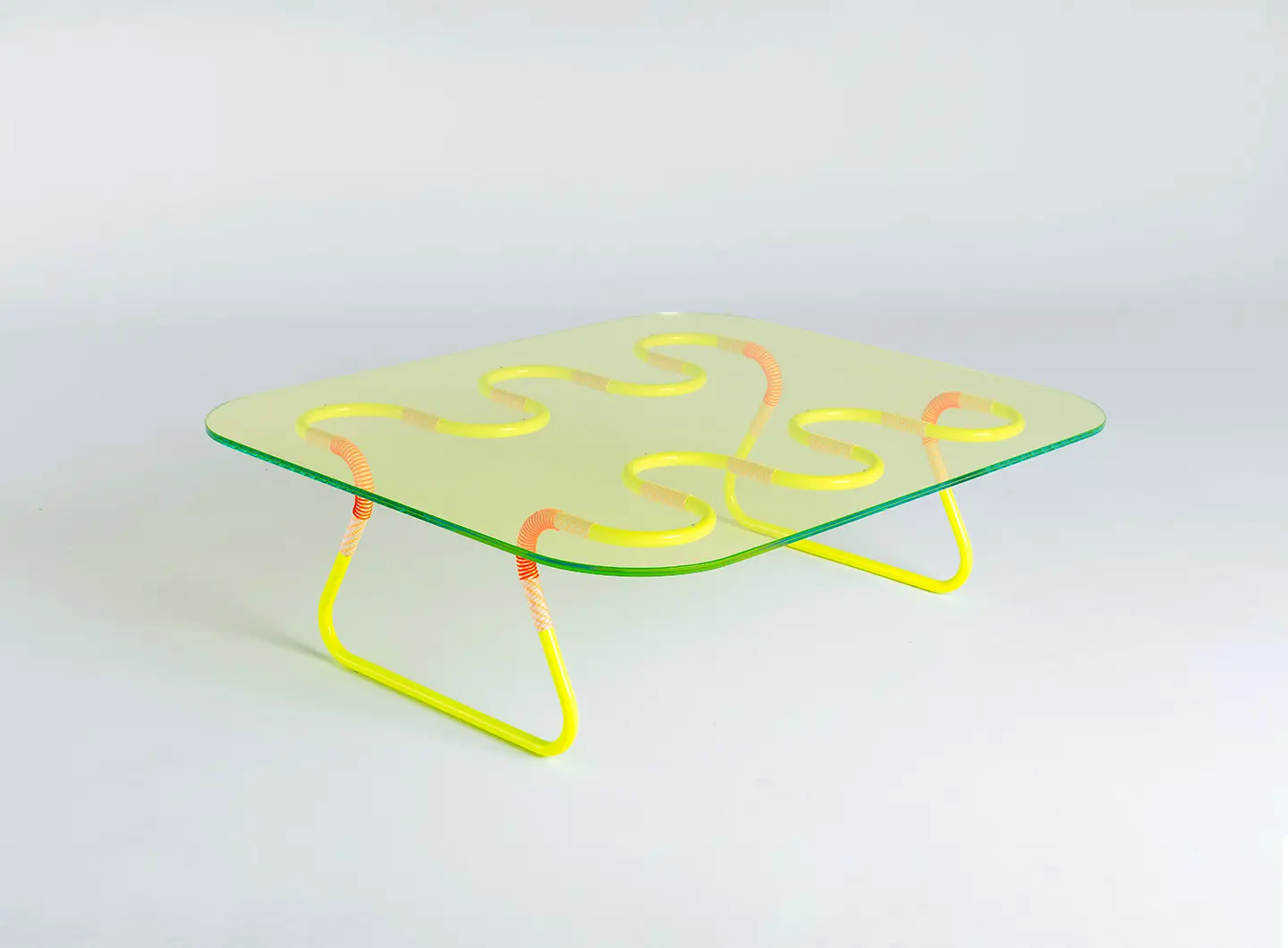 Refraction 灯具系列的光影效果