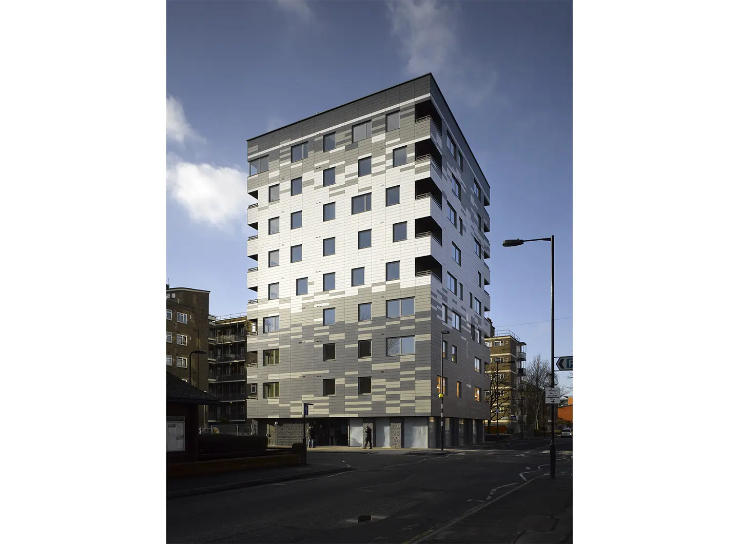 The Black and White Building 木结构办公楼室内与 CLT 构件