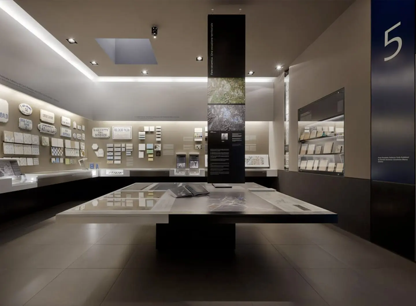 Kartell 或 Molteni 博物馆展厅内部