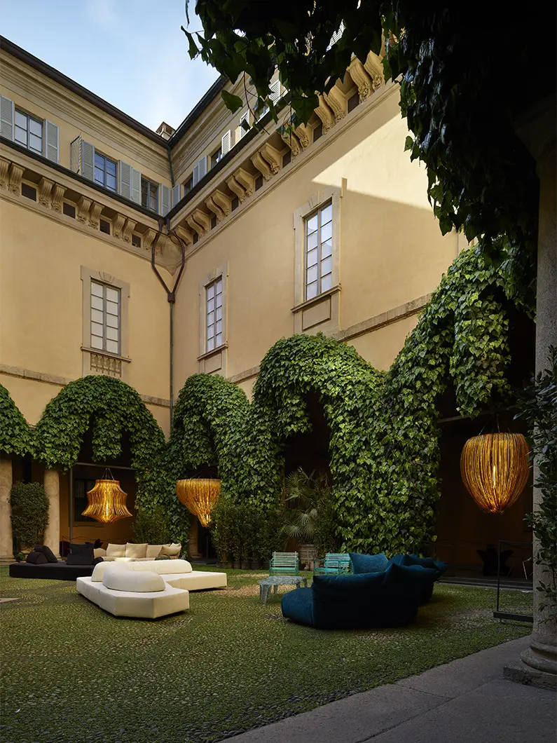 Edra Palazzo Durini 展厅庭院