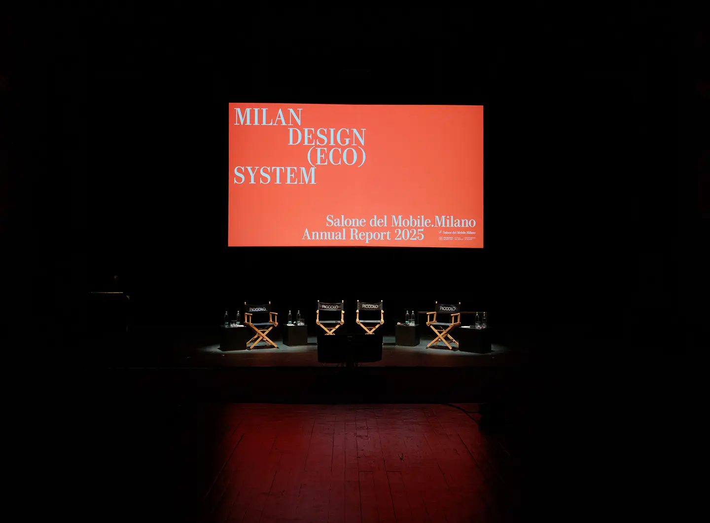 (Eco) Sistema Design Milano 2025 报告封面或发布会现场