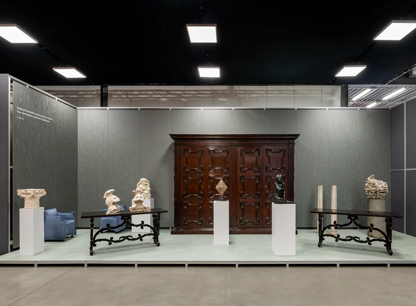 Salone Raritas 9 号展馆展区全景（Formafantasma 展陈设计）