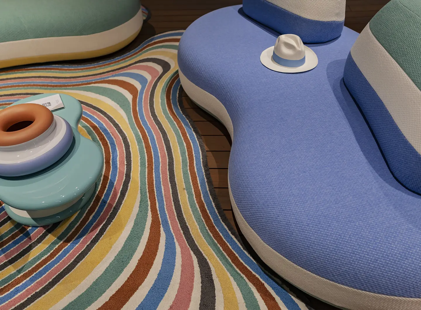 Kartell A.I. Lounge 扶手椅，展示 AI 算法辅助设计的标志性线条