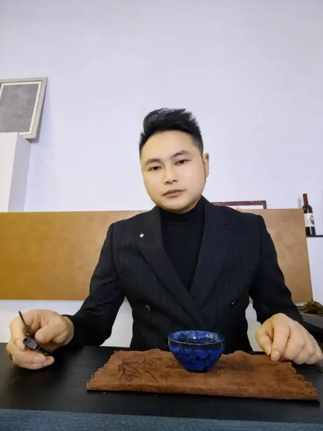吴仲平生活照