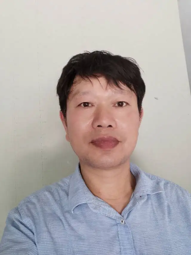 周建华生活照