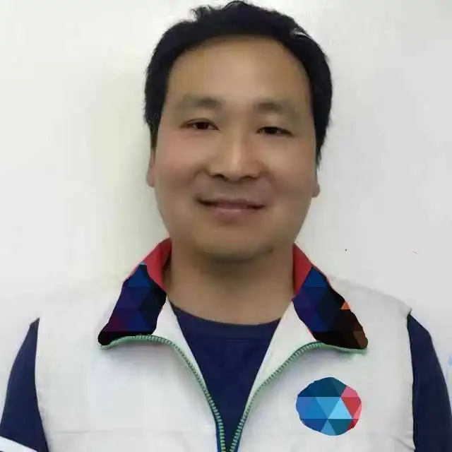 郑建义生活照