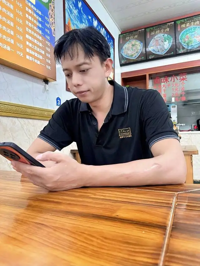 何先校生活照